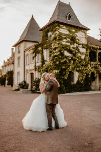 Lire la suite à propos de l’article Mariage au Domaine des Grands Cèdres : La folie brute de Mélo & Dani